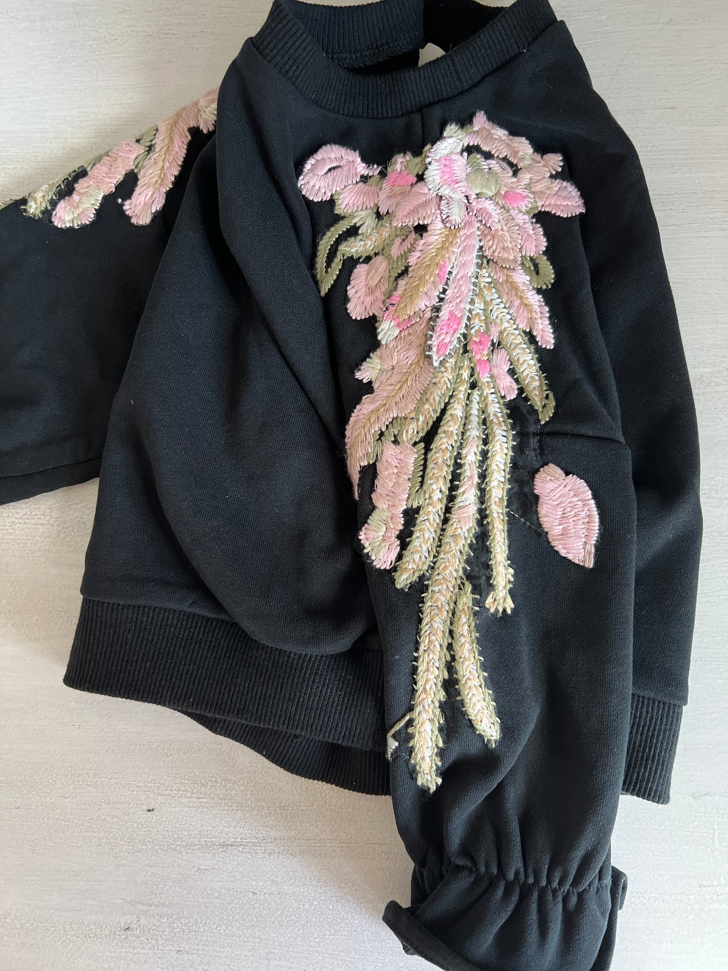 Embroidered Floral Crewneck