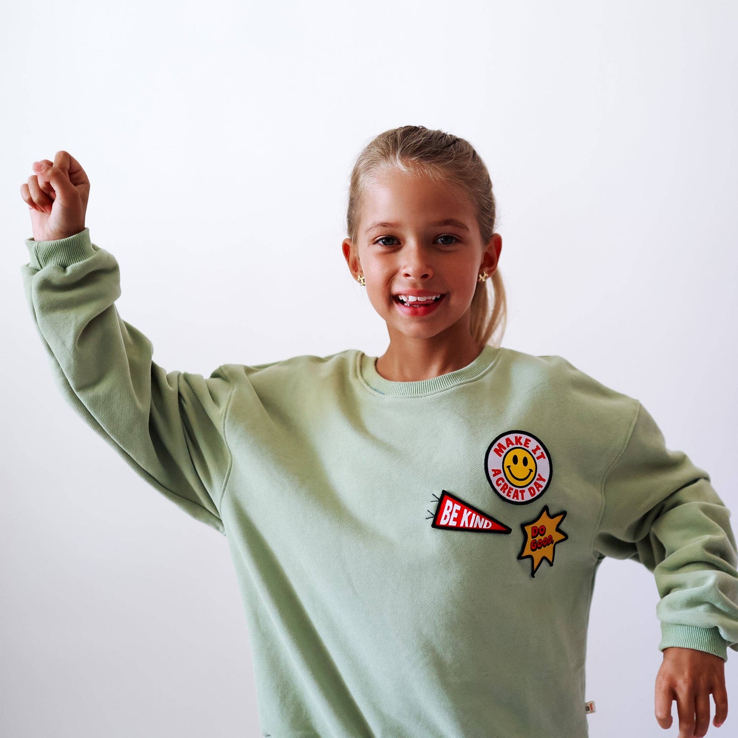 MAKE IT A GREAT DAY  | PATCH PULLOVER